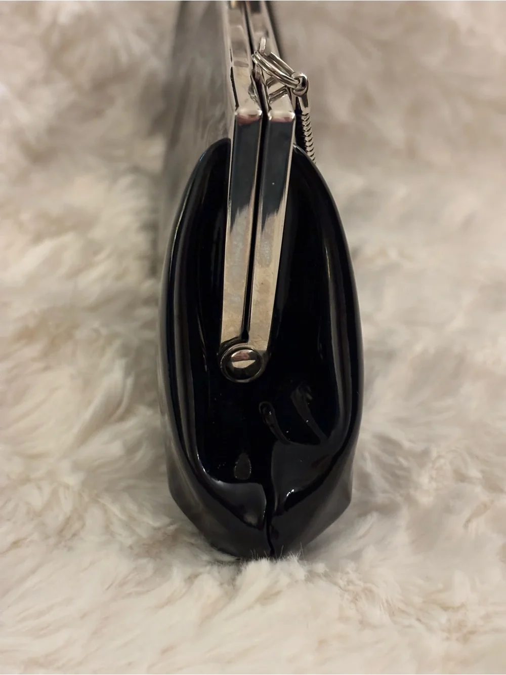 Valerie Stevens Black Patent Kiss Lock Clutch Handbag Acrylic Clasp Silver Chain